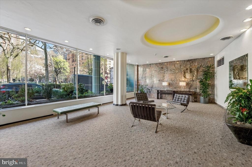 1810 Rittenhouse Square - Photo 2