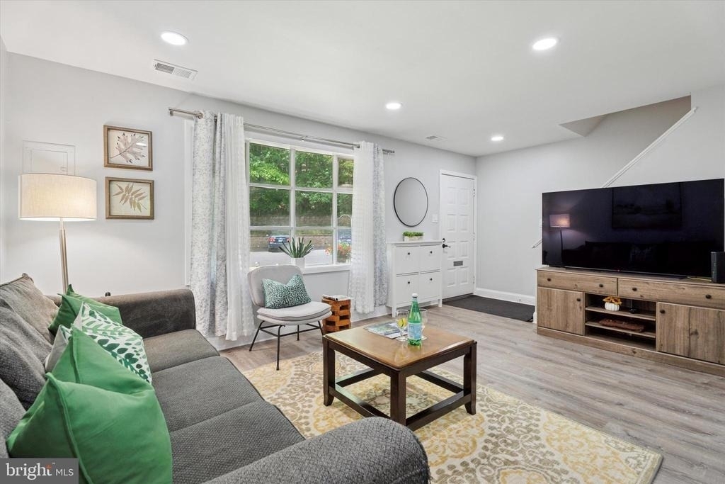 205 Woodside Circle - Photo 1