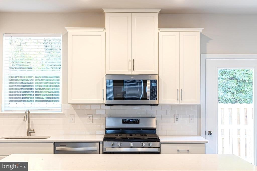 113 Four Leaf Drive - Photo 2