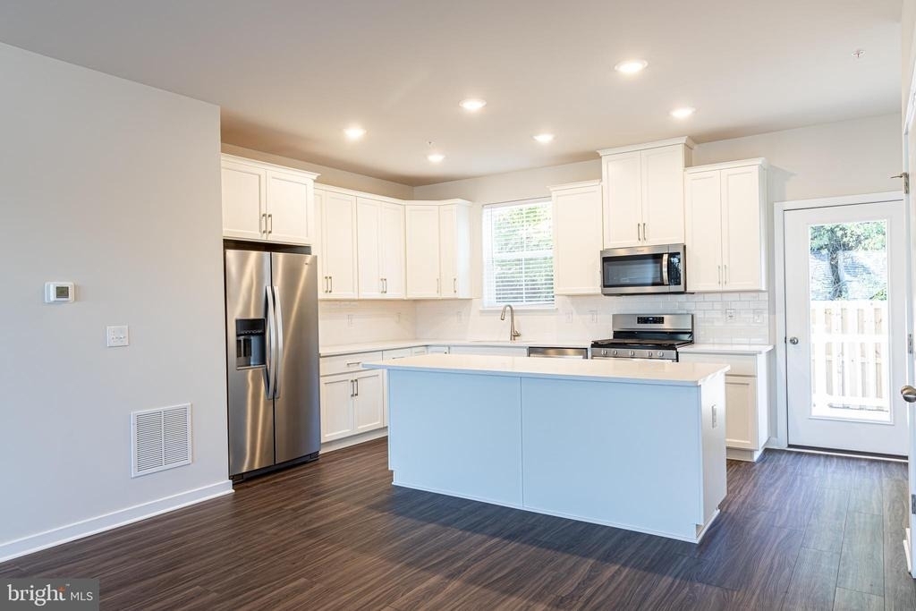 113 Four Leaf Drive - Photo 1