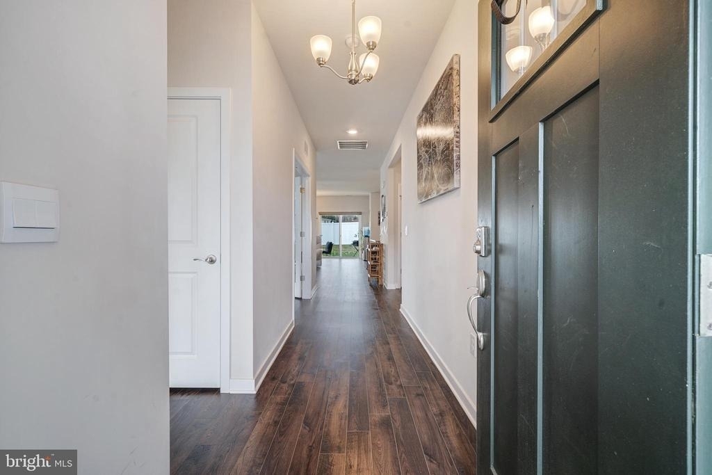 109 Congressional Court - Photo 1