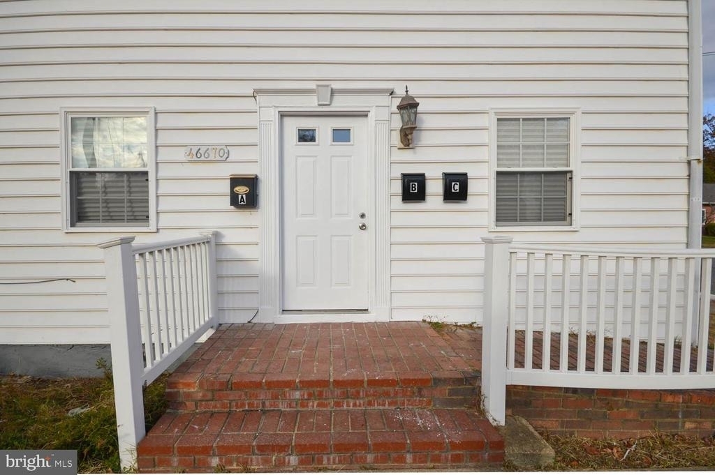 46670 Midway Drive - Photo 0
