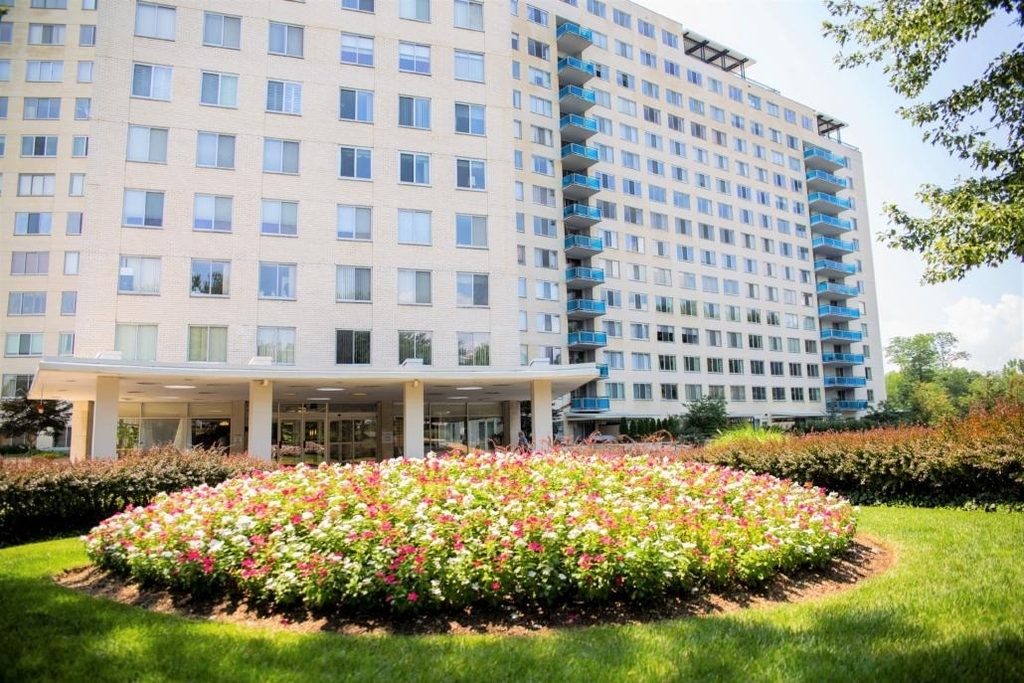 10500 Rockville Pike - Photo 0