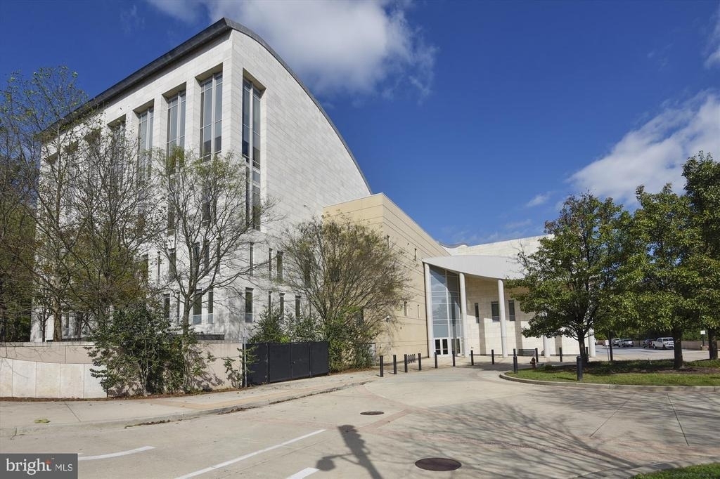 10500 Rockville Pike - Photo 32