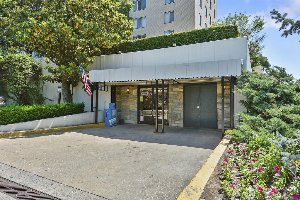 10500 Rockville Pike - Photo 23