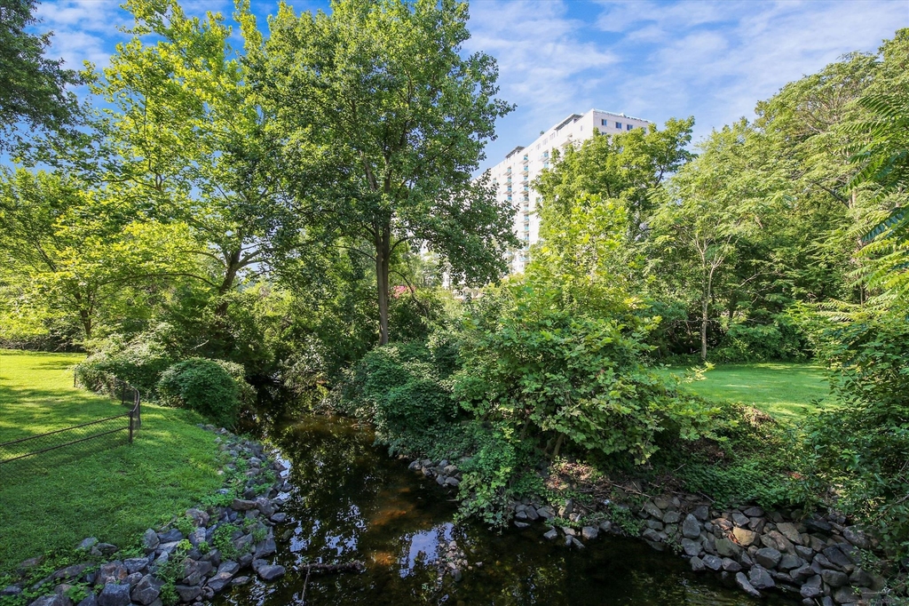 10500 Rockville Pike - Photo 24