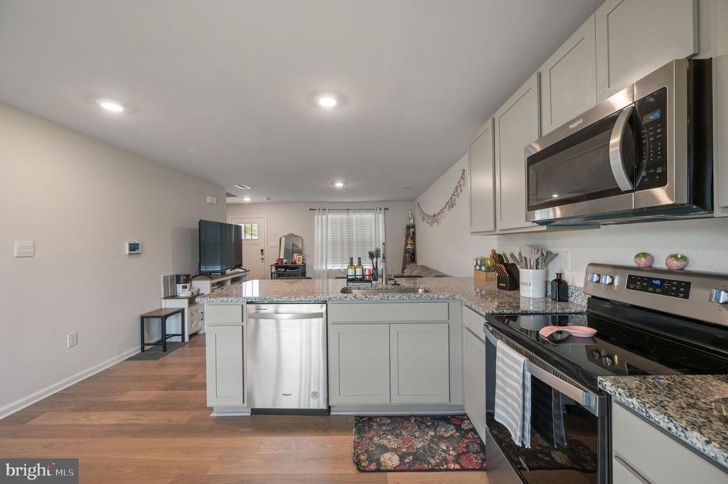 31 New England Drive - Photo 5
