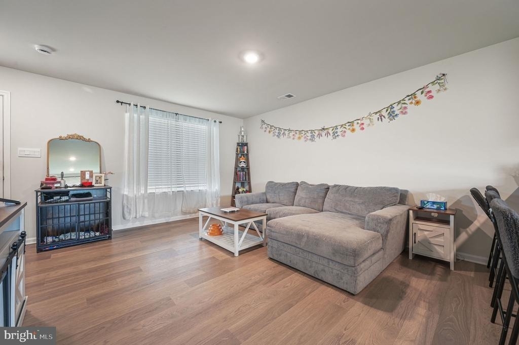 31 New England Drive - Photo 2