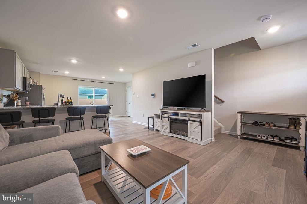 31 New England Drive - Photo 3