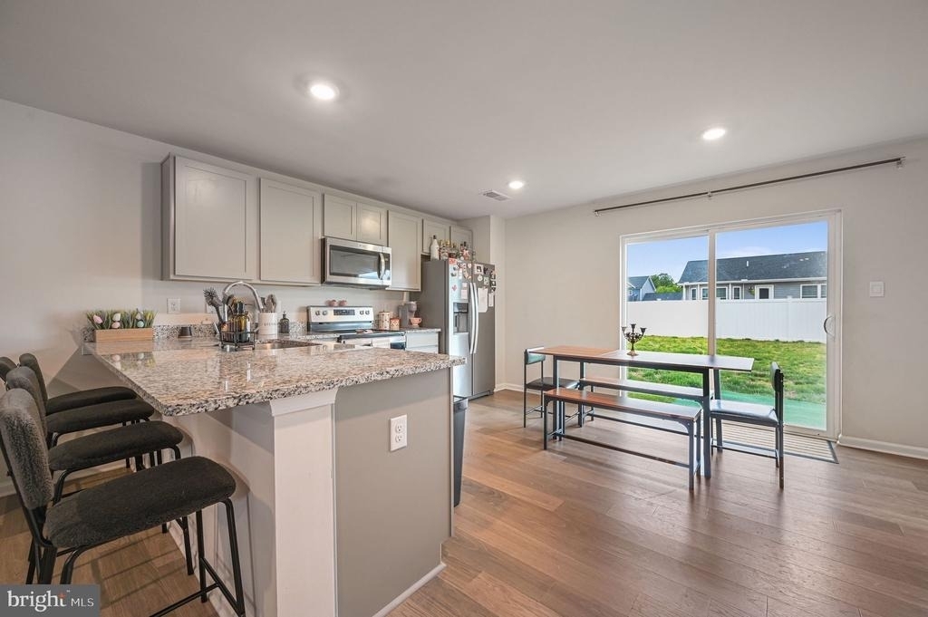 31 New England Drive - Photo 4