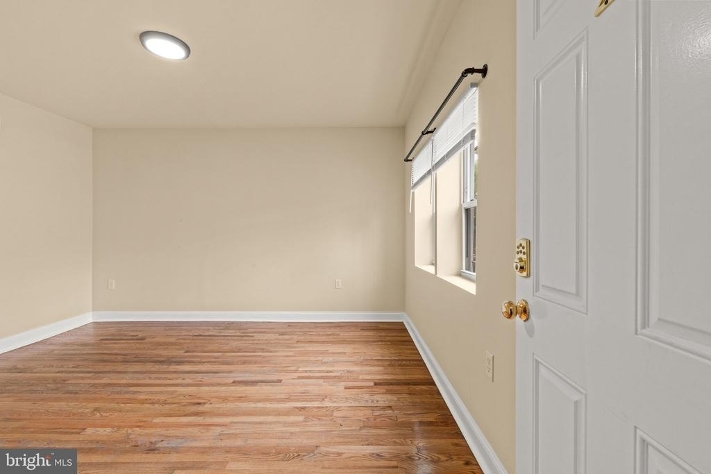 1716 Capitol Avenue Ne - Photo 2