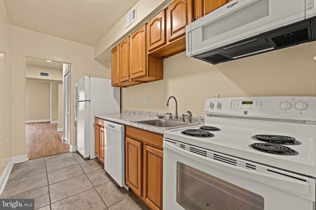 1716 Capitol Avenue Ne - Photo 9