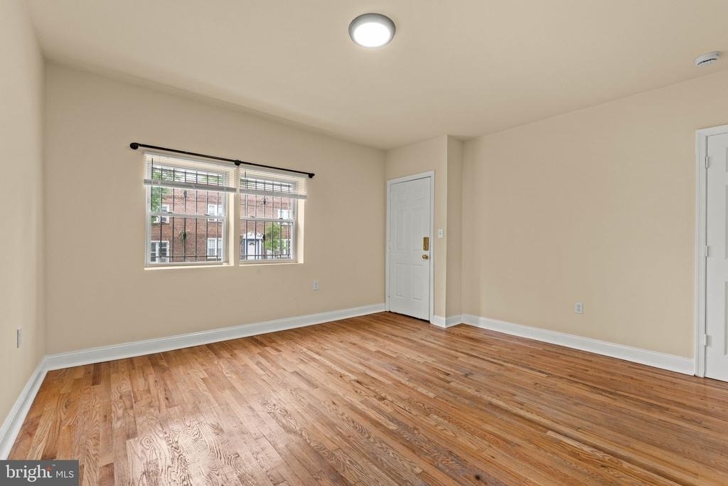 1716 Capitol Avenue Ne - Photo 6