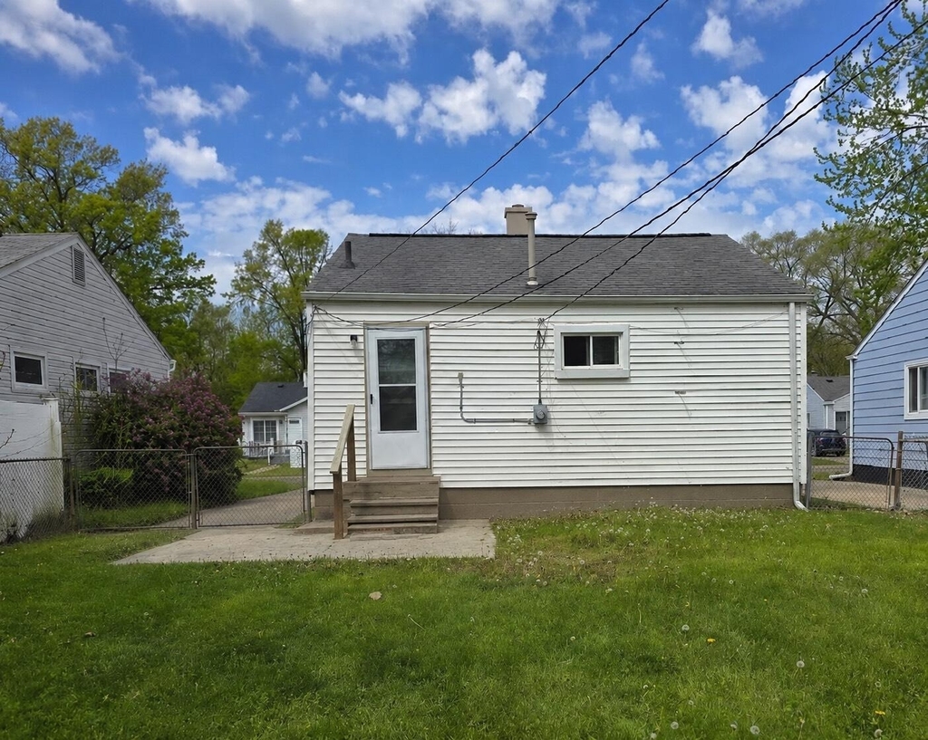 27392 Osmun Street - Photo 2