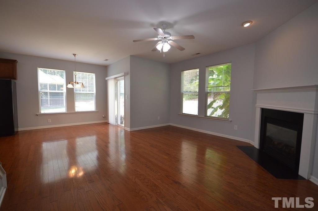 1507 Hinchliff Court - Photo 8