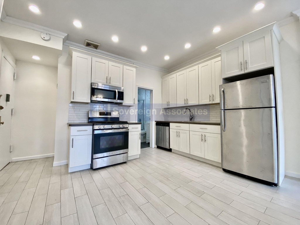 320 West 106th Street - Photo 2