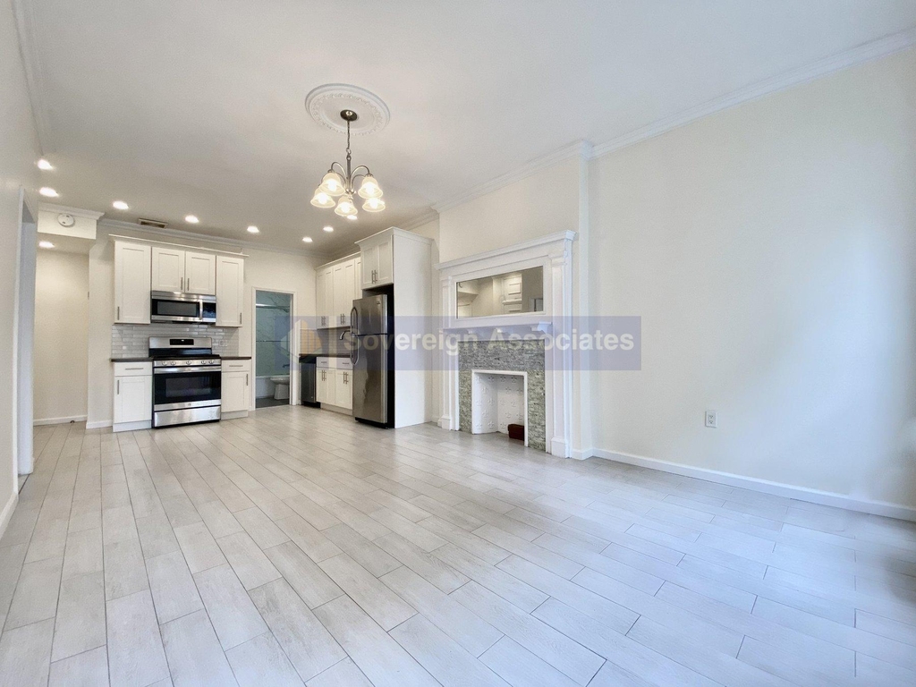 320 West 106th Street - Photo 0