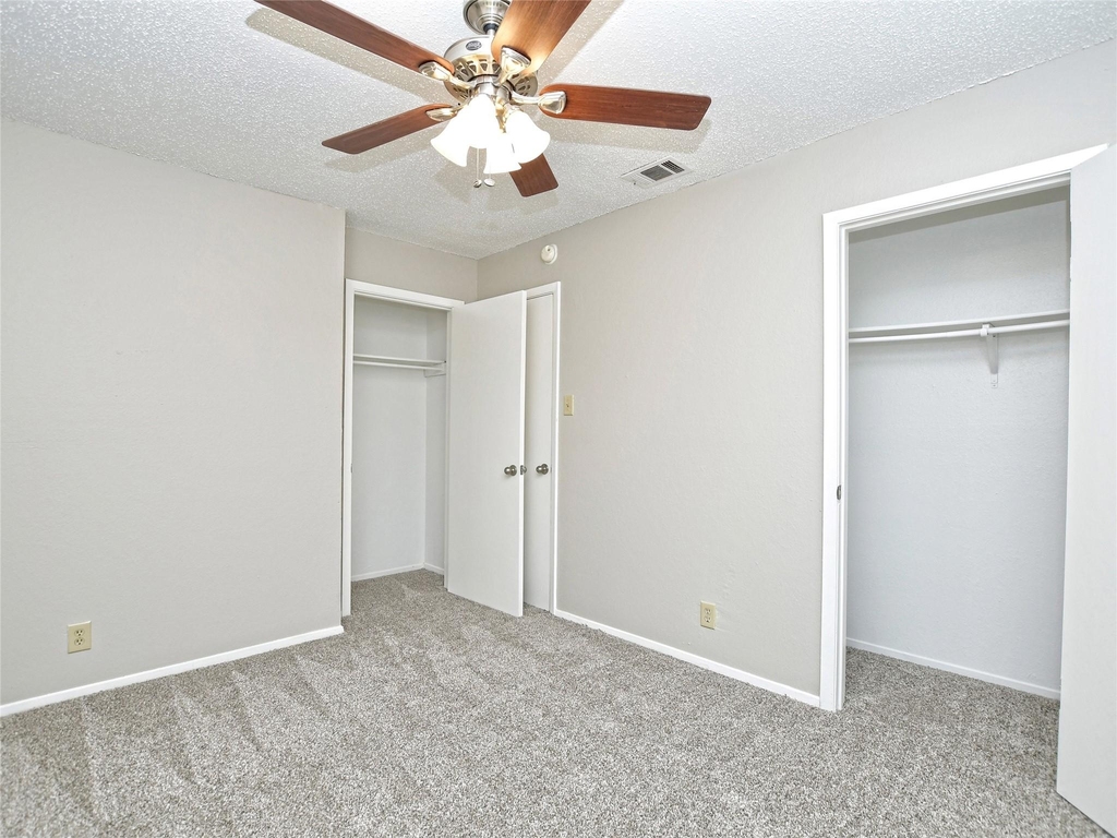 301 Algerita Dr - Photo 10