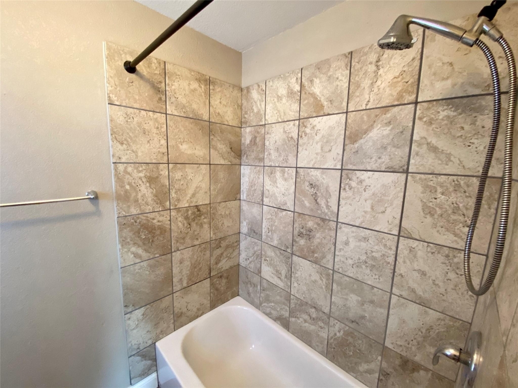 1013 Hyridge St - Photo 7