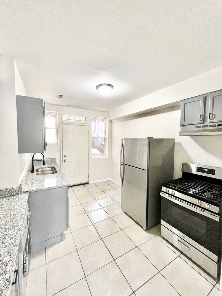 3918 W Augusta Boulevard - Photo 3