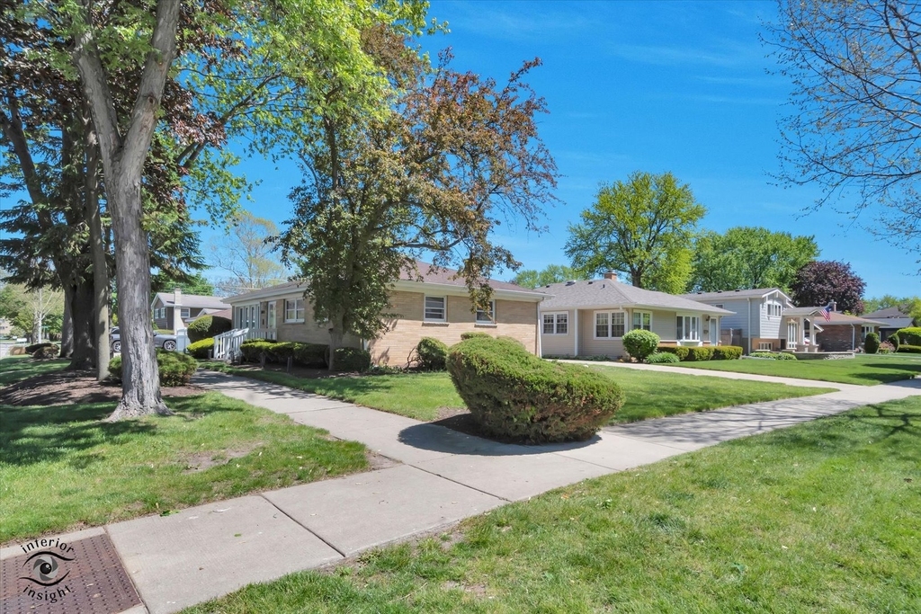 1005 E Park Street - Photo 1