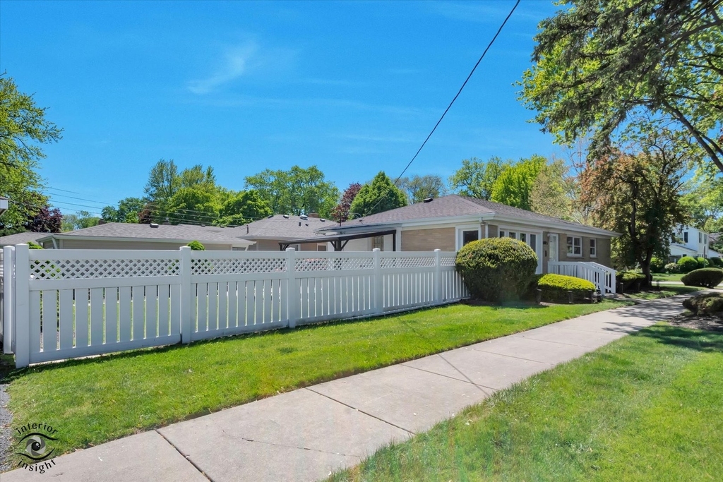1005 E Park Street - Photo 2