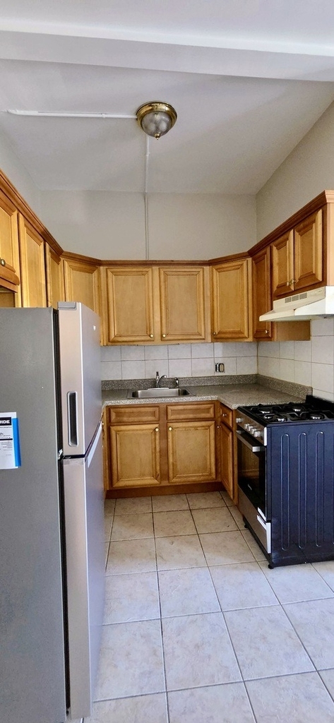 4764 N Virginia Avenue - Photo 4