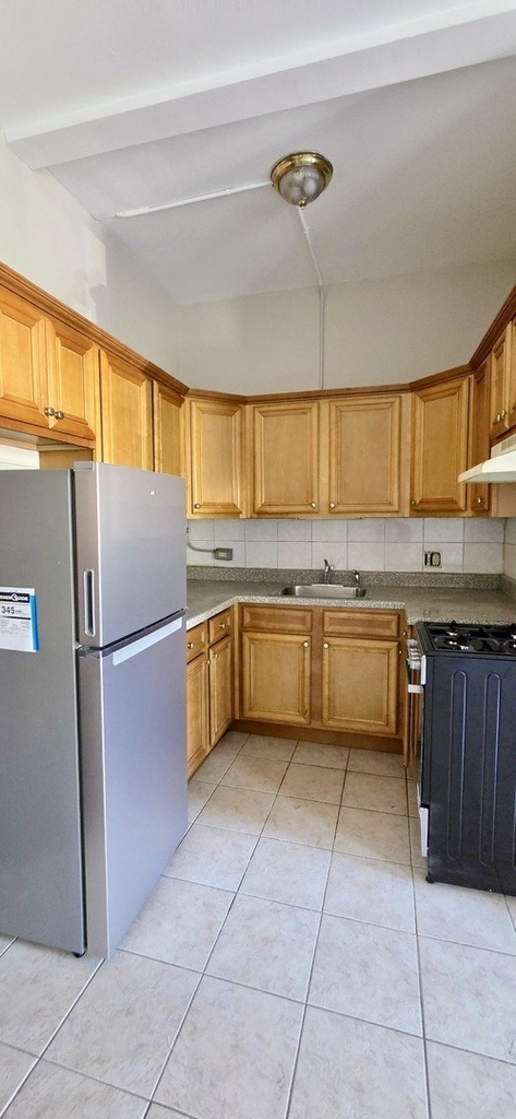4764 N Virginia Avenue - Photo 3