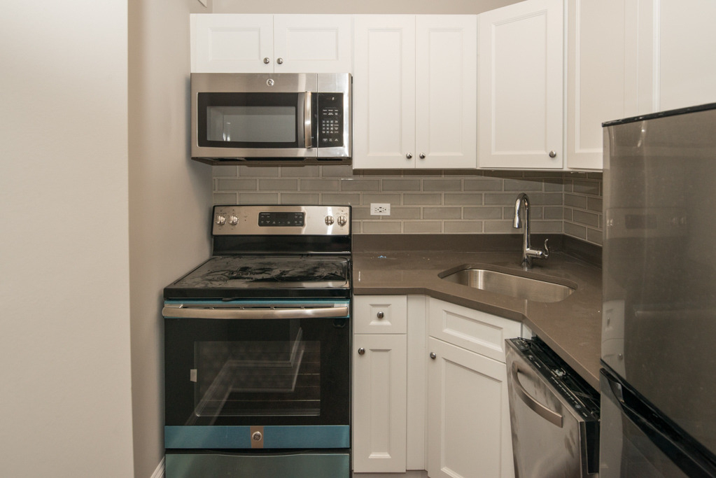 817 W Lakeside Place - Photo 3