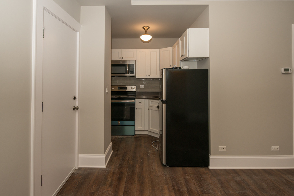 817 W Lakeside Place - Photo 2