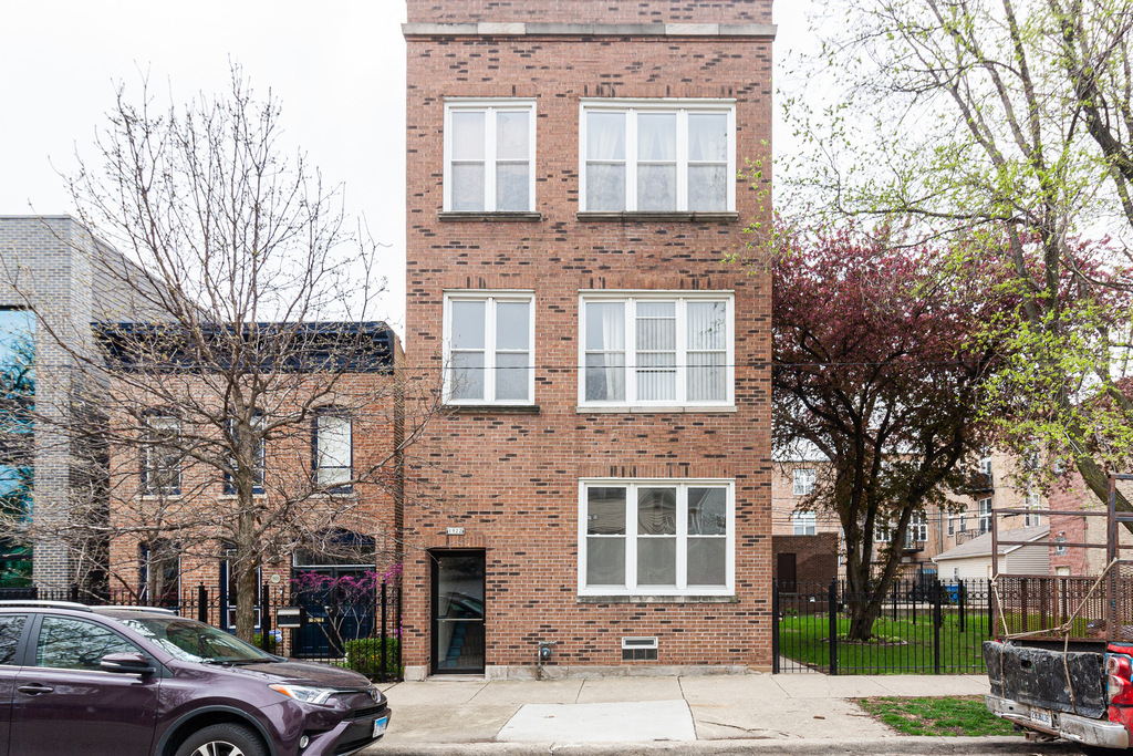 1922 N Wilmot Avenue - Photo 0