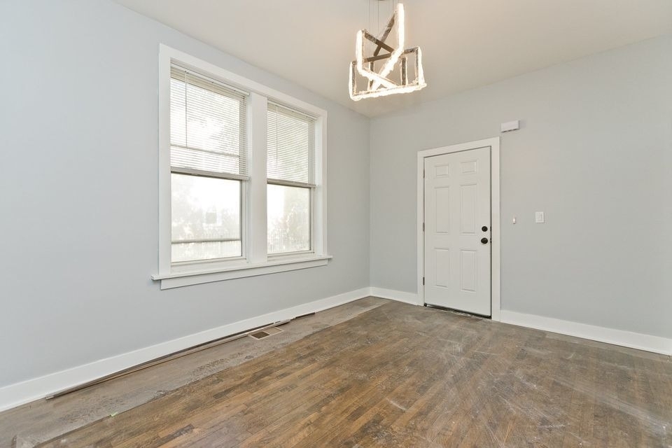 1922 N Wilmot Avenue - Photo 5