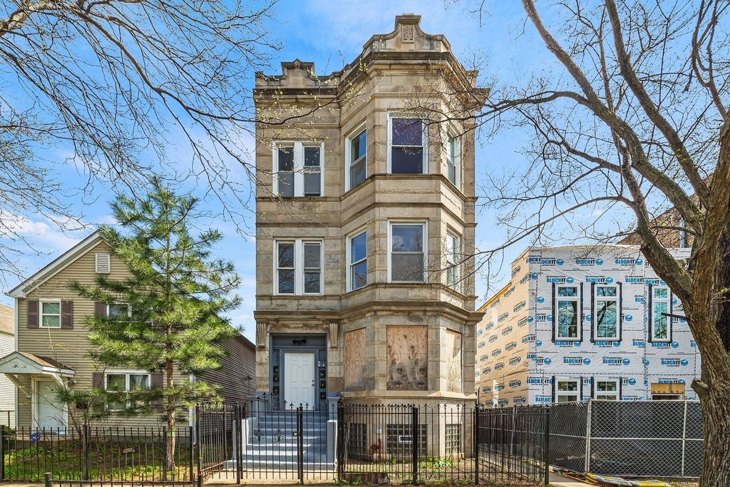 1621 S Lawndale Avenue - Photo 0