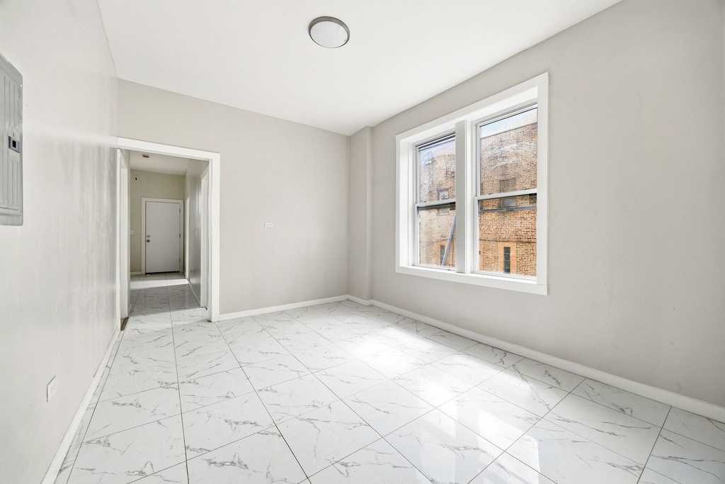 1621 S Lawndale Avenue - Photo 1