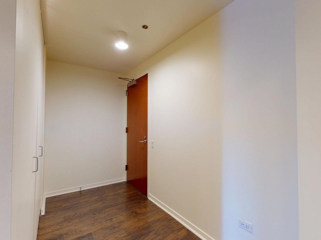 400 N Lasalle Drive - Photo 2
