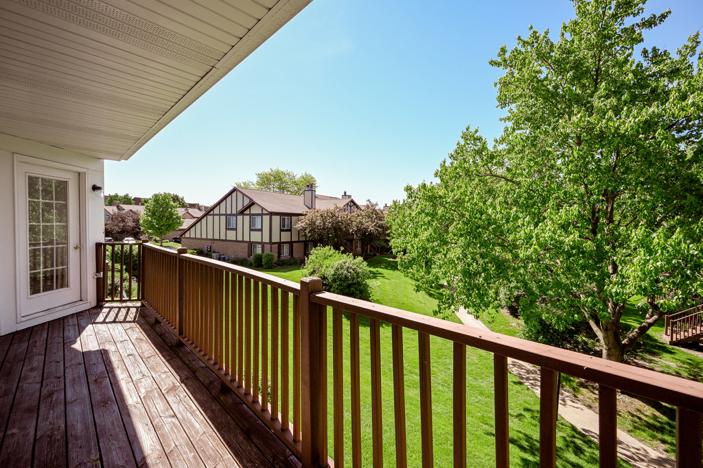 363 Pembroke Lane - Photo 6