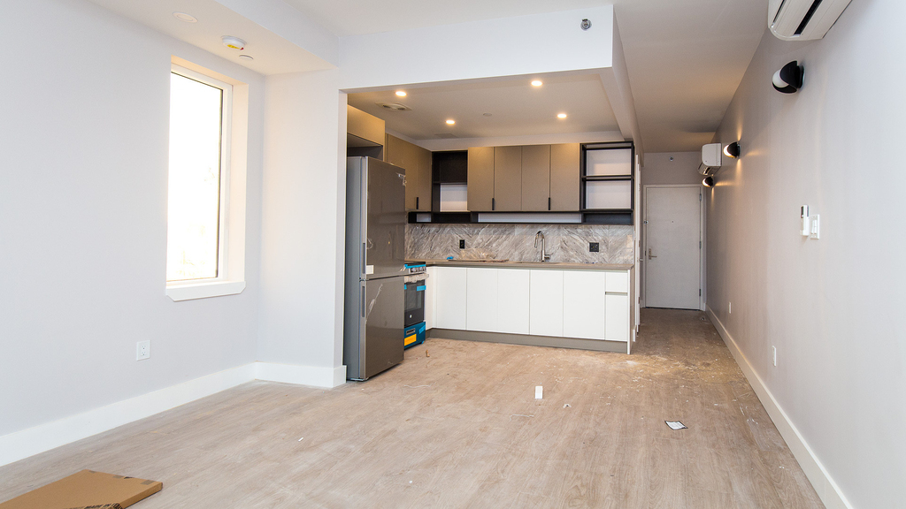 290 Linden Blvd 11226 - Photo 8