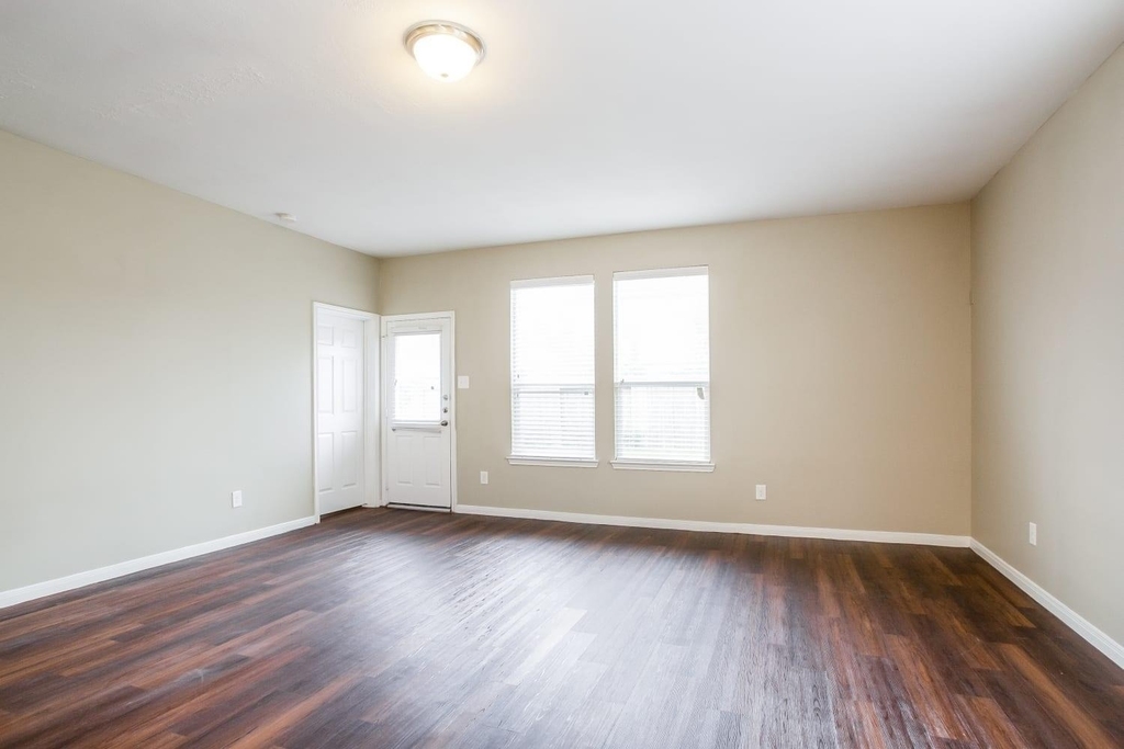 1010 Doubletree Glen Drive - Photo 1