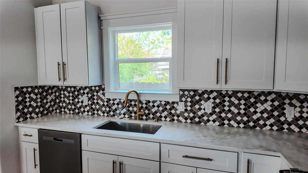 819 North Loop - Photo 8