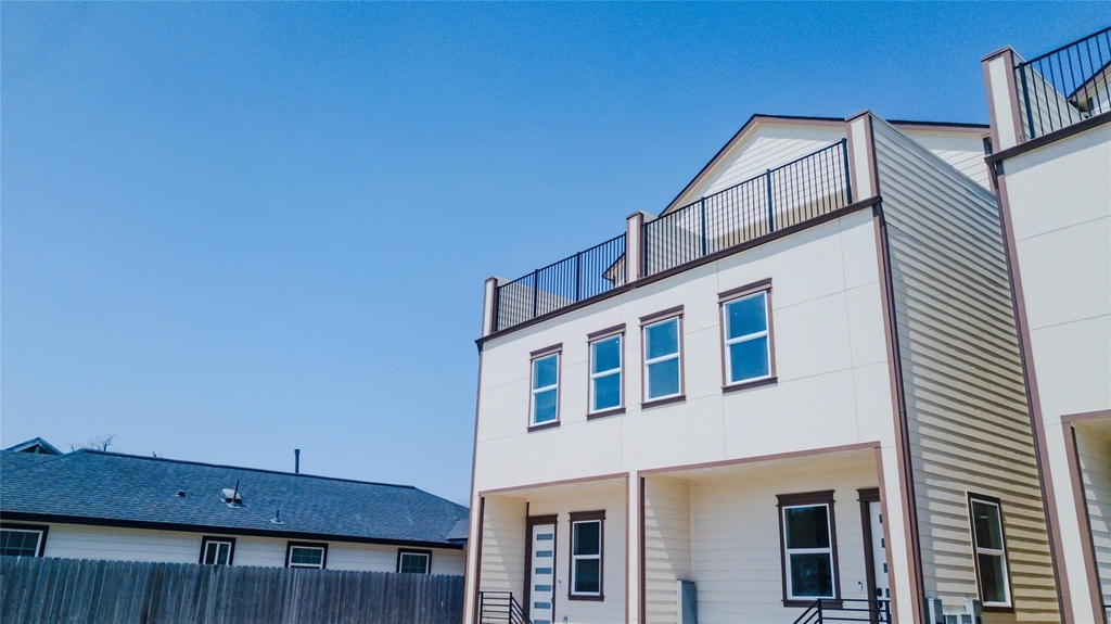 819 North Loop - Photo 3