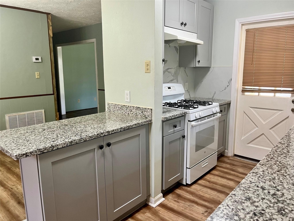 2218 19th Avenue N - Photo 3