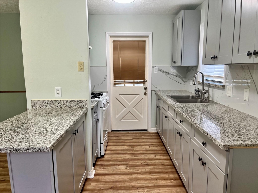 2218 19th Avenue N - Photo 5