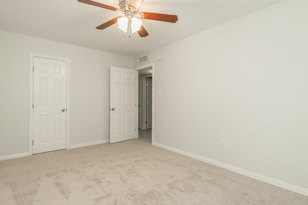 600 19th Street - Photo 19