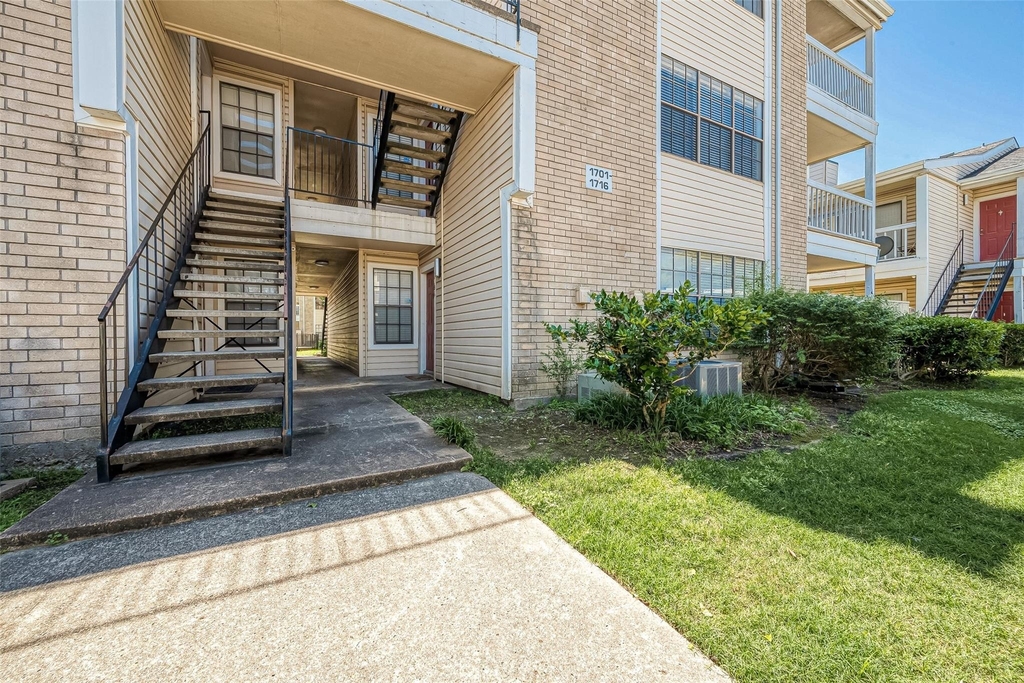 2750 Holly Hall Street - Photo 19