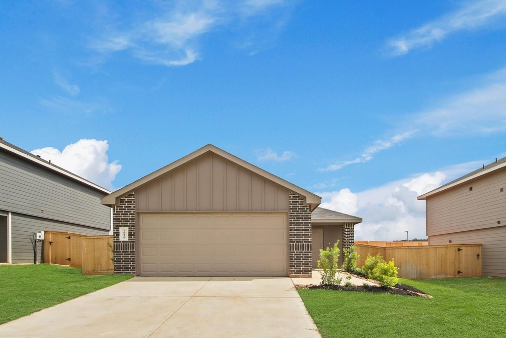 40830 Hawthorne Glades Street - Photo 1