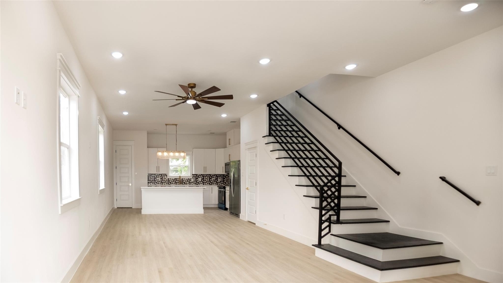 823 North Loop - Photo 7