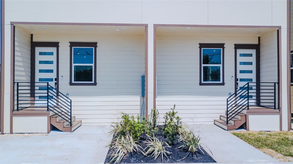 823 North Loop - Photo 1