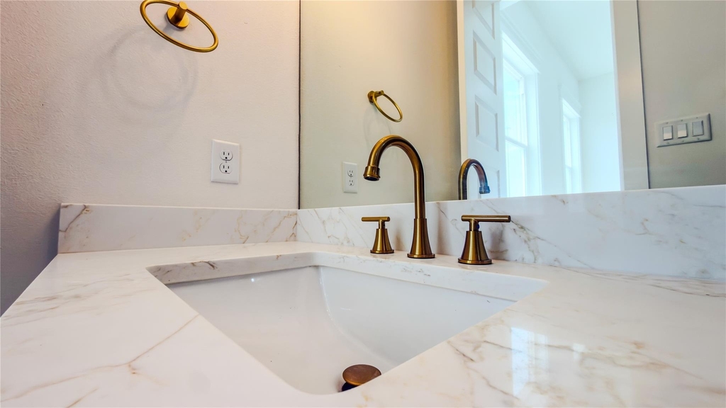 823 North Loop - Photo 22