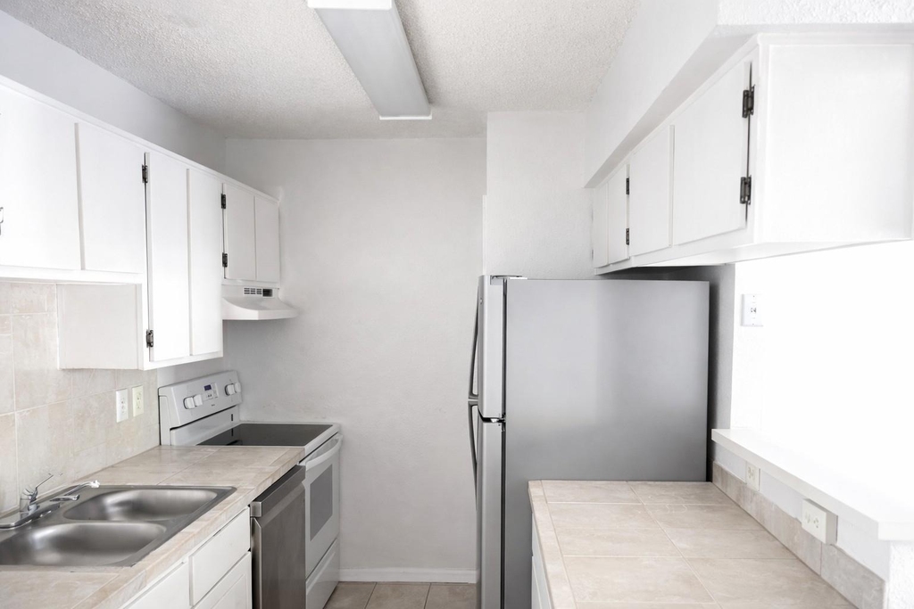2750 Holly Hall Street - Photo 4