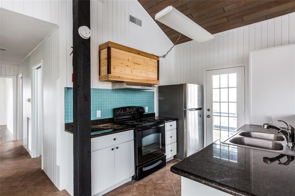 4907 Jolly Roger Road - Photo 9